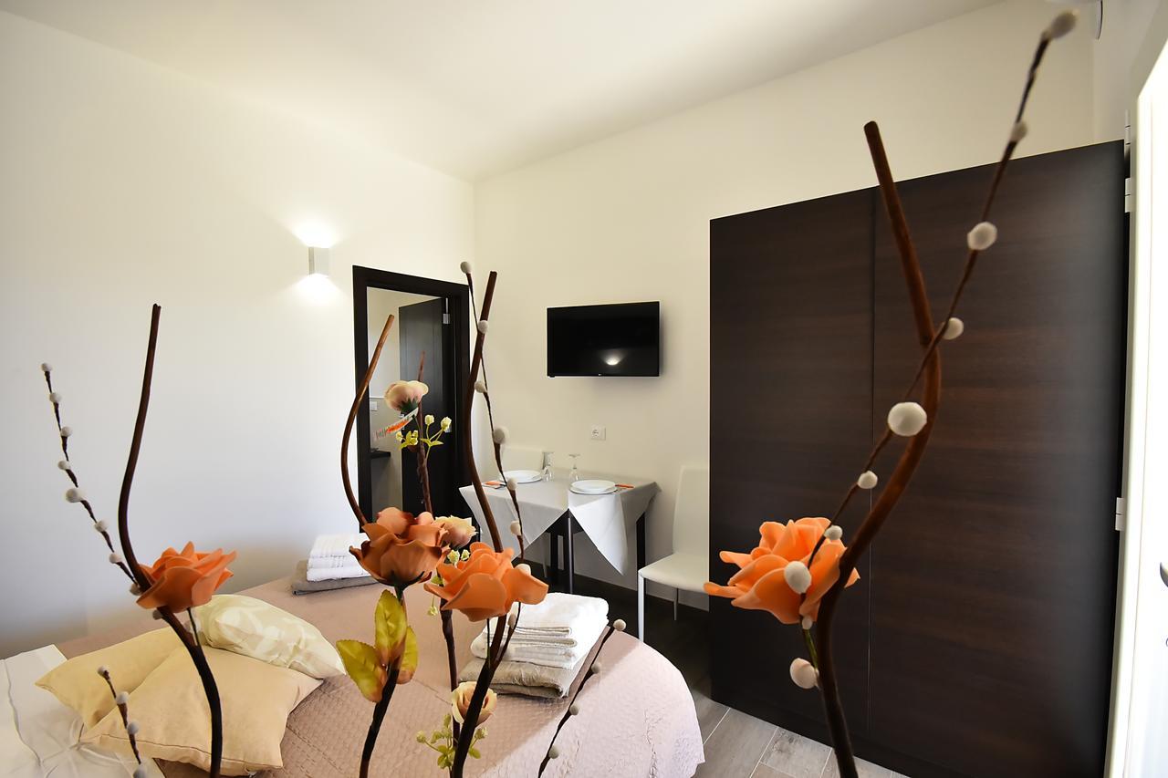 Borgo Fiorito Relais Bed & Breakfast ปาราบิตา ภายนอก รูปภาพ