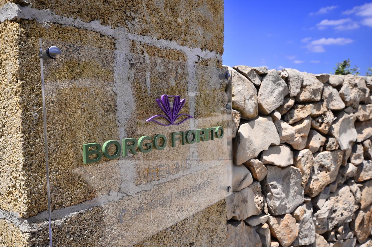 Borgo Fiorito Relais Bed & Breakfast ปาราบิตา ภายนอก รูปภาพ